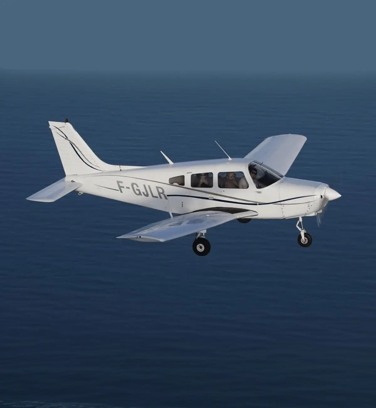 Baptême de l'air en avion privé au-dessus de la mer de la Côte d'Azur